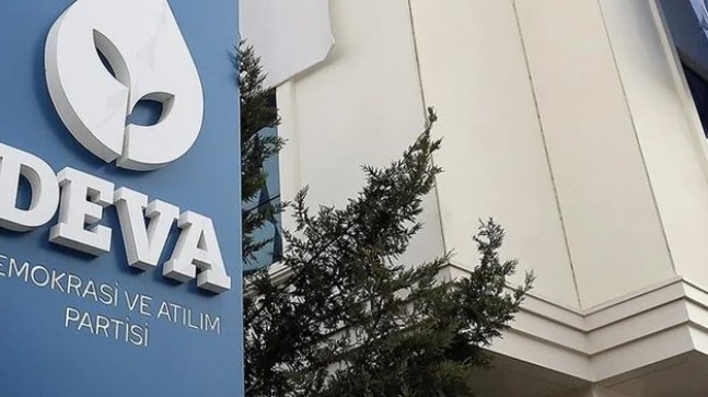 İlk İstifa Geldi